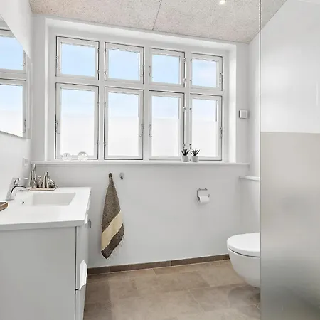 בית נופש 4 Bedroom Cozy In