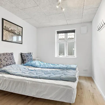 4 Bedroom Cozy In Holiday home *