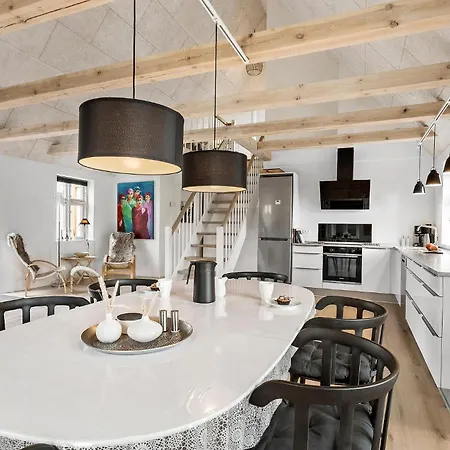 4 Bedroom Cozy In * סקאגן