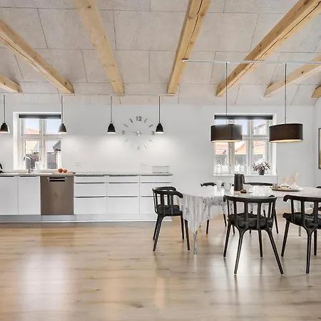 4 Bedroom Cozy In בית נופש *