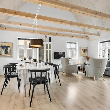 4 Bedroom Cozy In בית נופש סקאגן