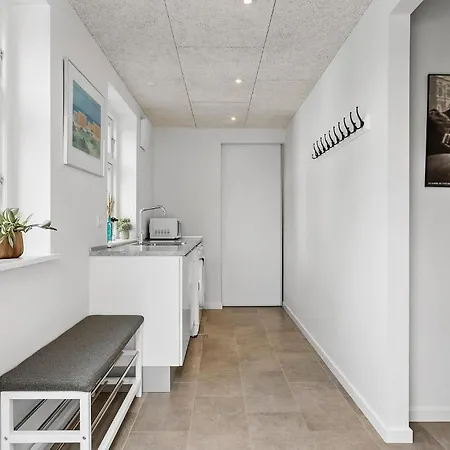 4 Bedroom Cozy In * סקאגן