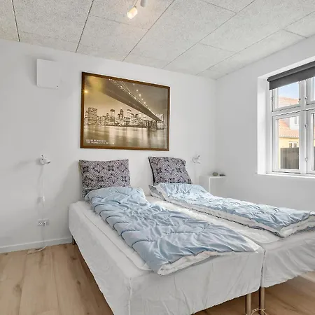 Дом отдыха 4 Bedroom Cozy In