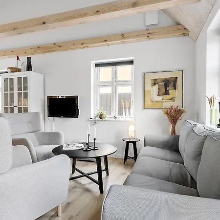 4 Bedroom Cozy In
