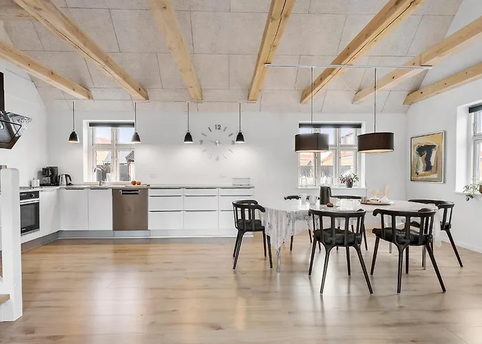 4 Bedroom Cozy In Σπίτι διακοπών *